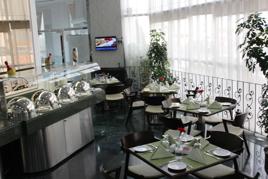 Al Diar Dana Hotel Abu Dhabi Exteriör bild